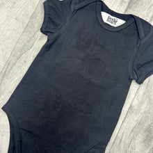Load image into Gallery viewer, Plain Black Short Sleeved Baby Romper Newborn