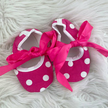 Load image into Gallery viewer, Baby Girls Pink Polka Dot Crib Shoes
